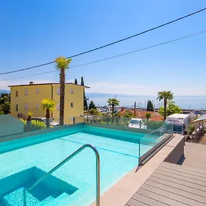 https://apartments-rona-icici.primorje-gorskikotar.com